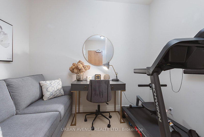 44 Bond St W photo 5
