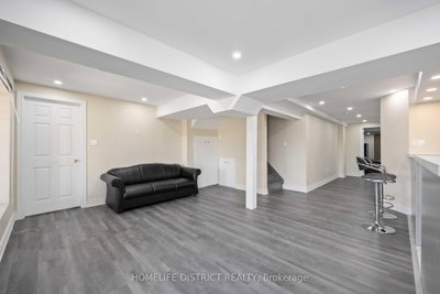 7 Mosely Crescent — photo 6