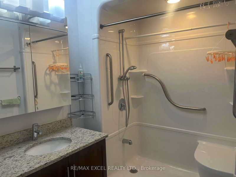 1038 Mcnicoll Toronto,ON M1W 2J6 — Photo 8