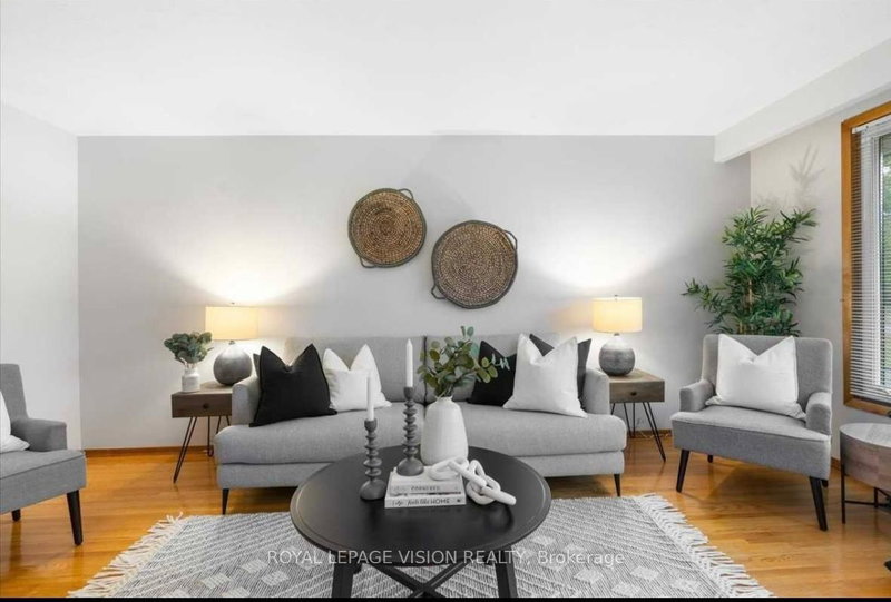 Upper - 387 Fairlawn St, Oshawa, L1J 4R2 | Image 2