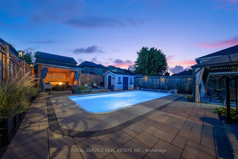 6 Goodwin Ave, Clarington, L1C 4Z4 | Image 2