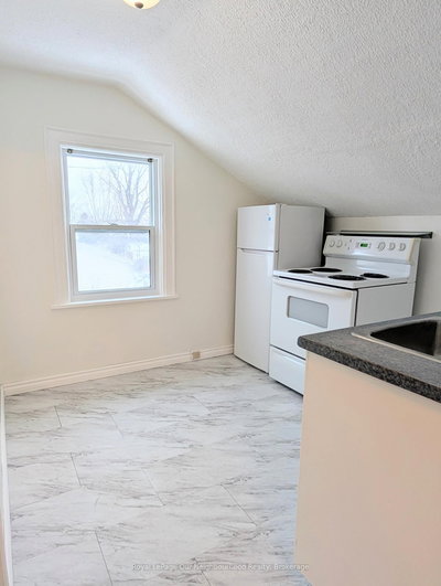 164 Centre Street North, Oshawa, Ontario image-0-3