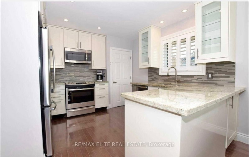 110 Front St E, Whitby, L1N 1A1 | Image 2