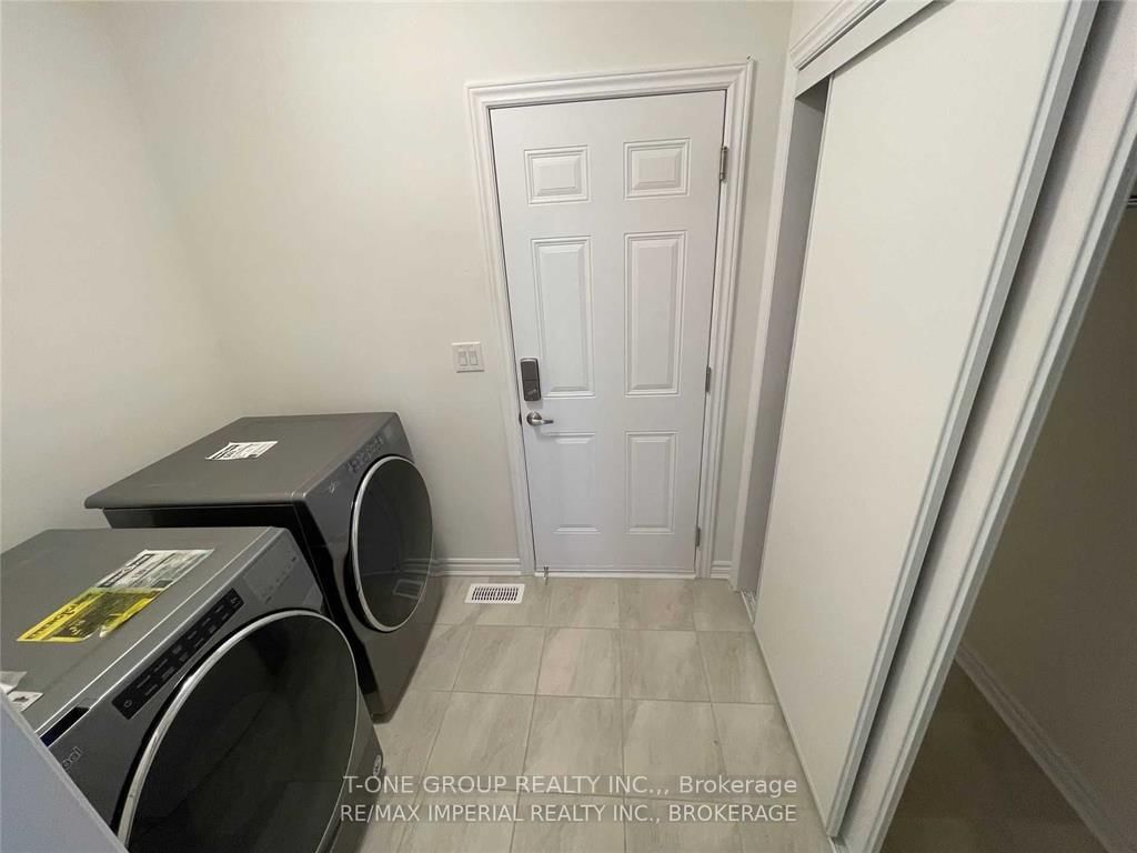 Townhouse for lease at 10 Marlborough Street, Whitby, Ontario, L1R 0R2 - Rolling Acres - MLS: E12760216