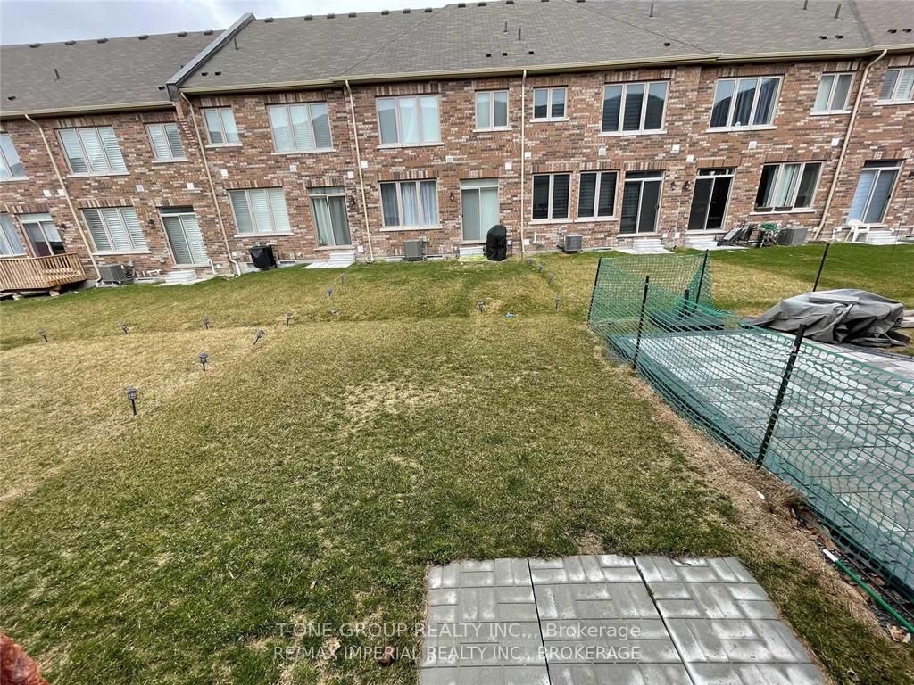 Townhouse for lease at 10 Marlborough Street, Whitby, Ontario, L1R 0R2 - Rolling Acres - MLS: E12760216