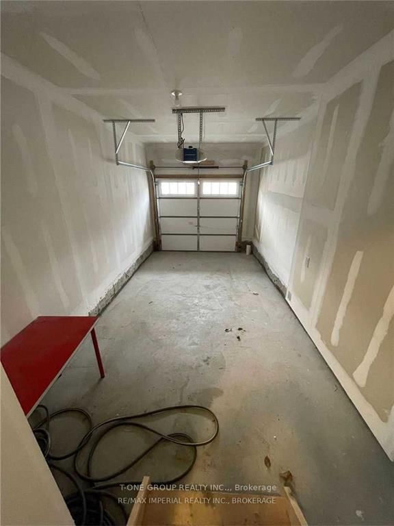 Townhouse for lease at 10 Marlborough Street, Whitby, Ontario, L1R 0R2 - Rolling Acres - MLS: E12760216