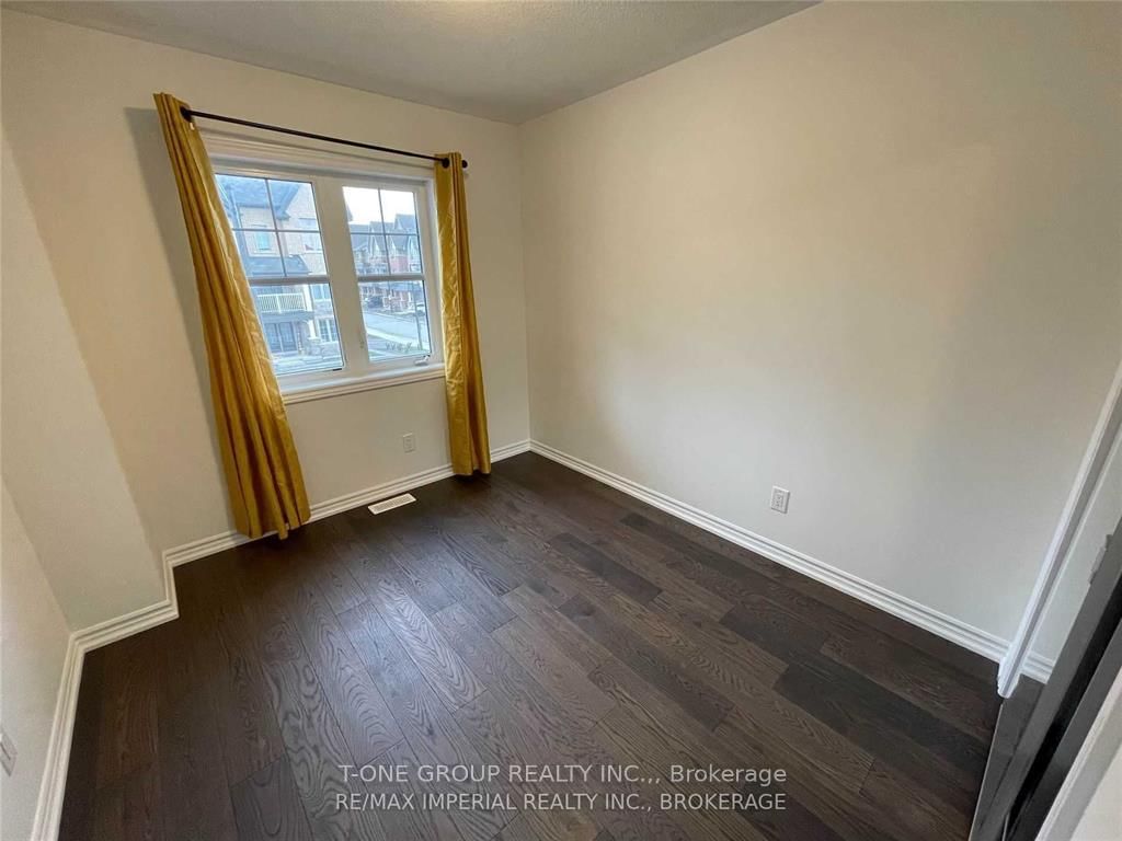 Townhouse for lease at 10 Marlborough Street, Whitby, Ontario, L1R 0R2 - Rolling Acres - MLS: E12760216