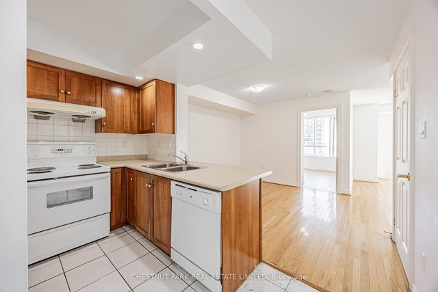 1029 - 125 Omni Drive