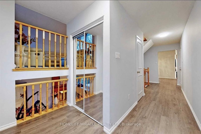 22 Renfield Cres, Whitby, L1P 1B4 | Image 3