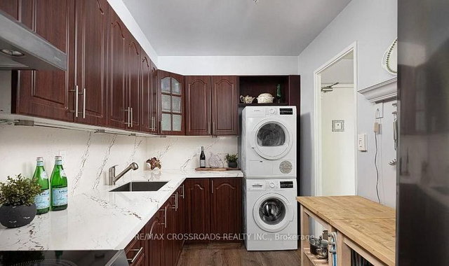 218 - 1 Massey Square