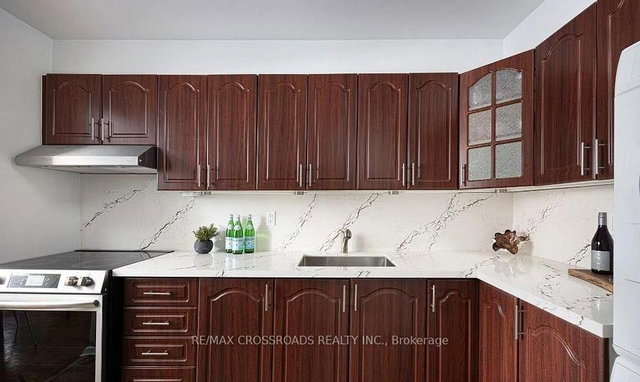 218 - 1 Massey Square