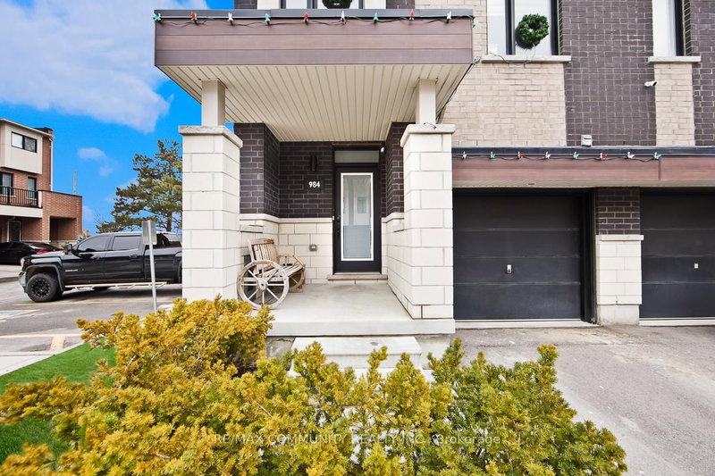 984 Kicking Horse Path, Oshawa, L1J 0B4 | Image 3