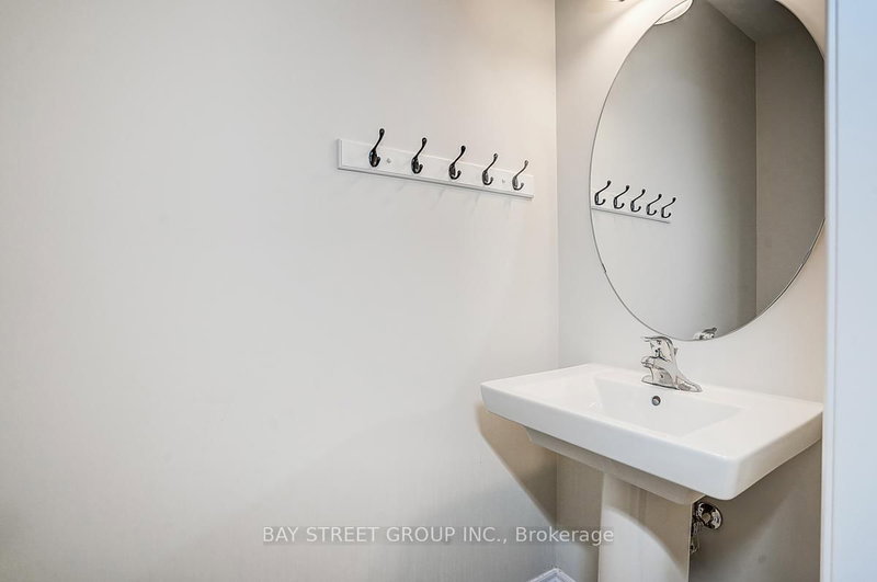 19 Morrison Cres, Whitby, L1P 1V4 | Image 3