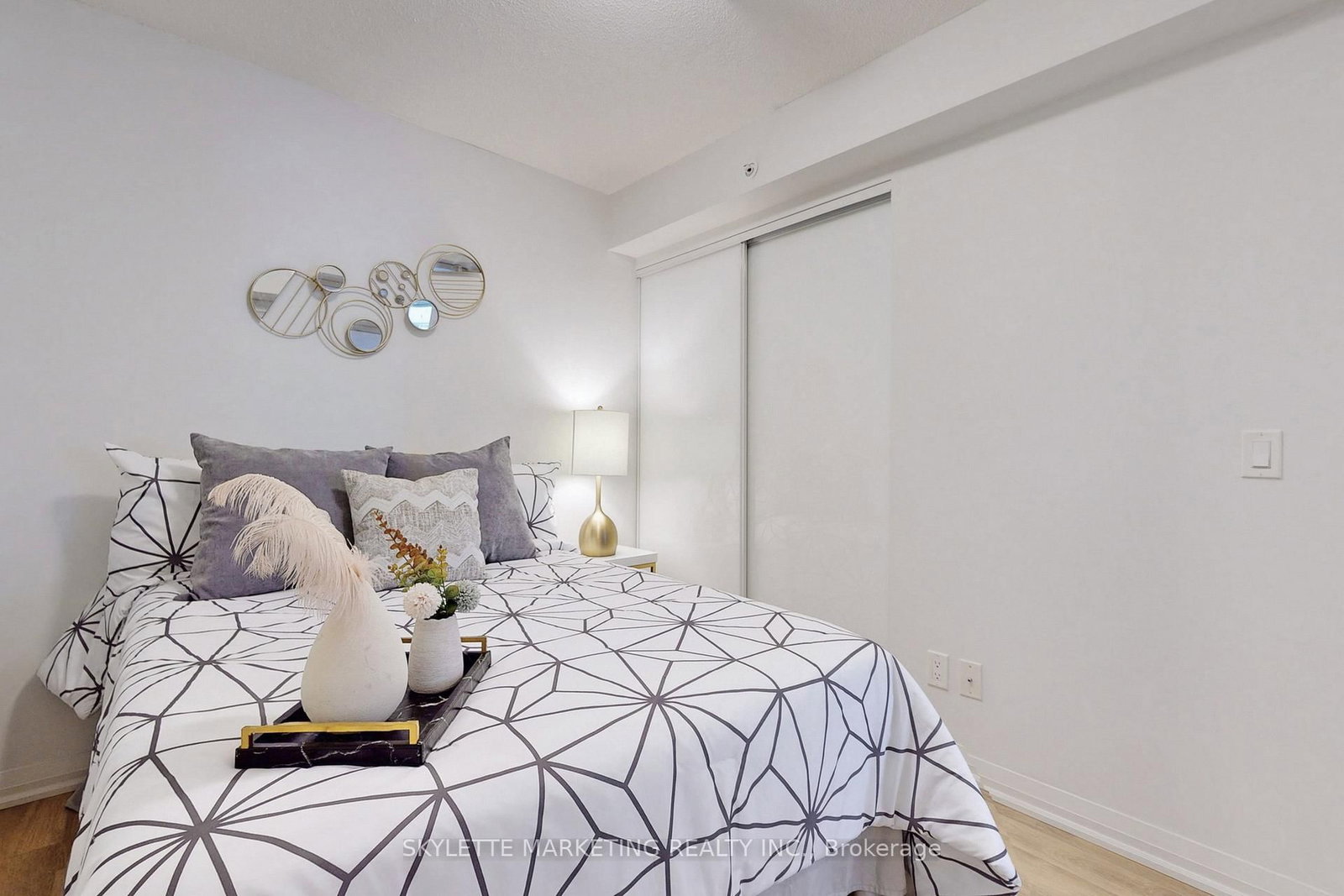 Condo for lease at 609-30 Meadowglen Place, Toronto, Ontario, M1G 0A6 - Woburn - MLS: E12769582