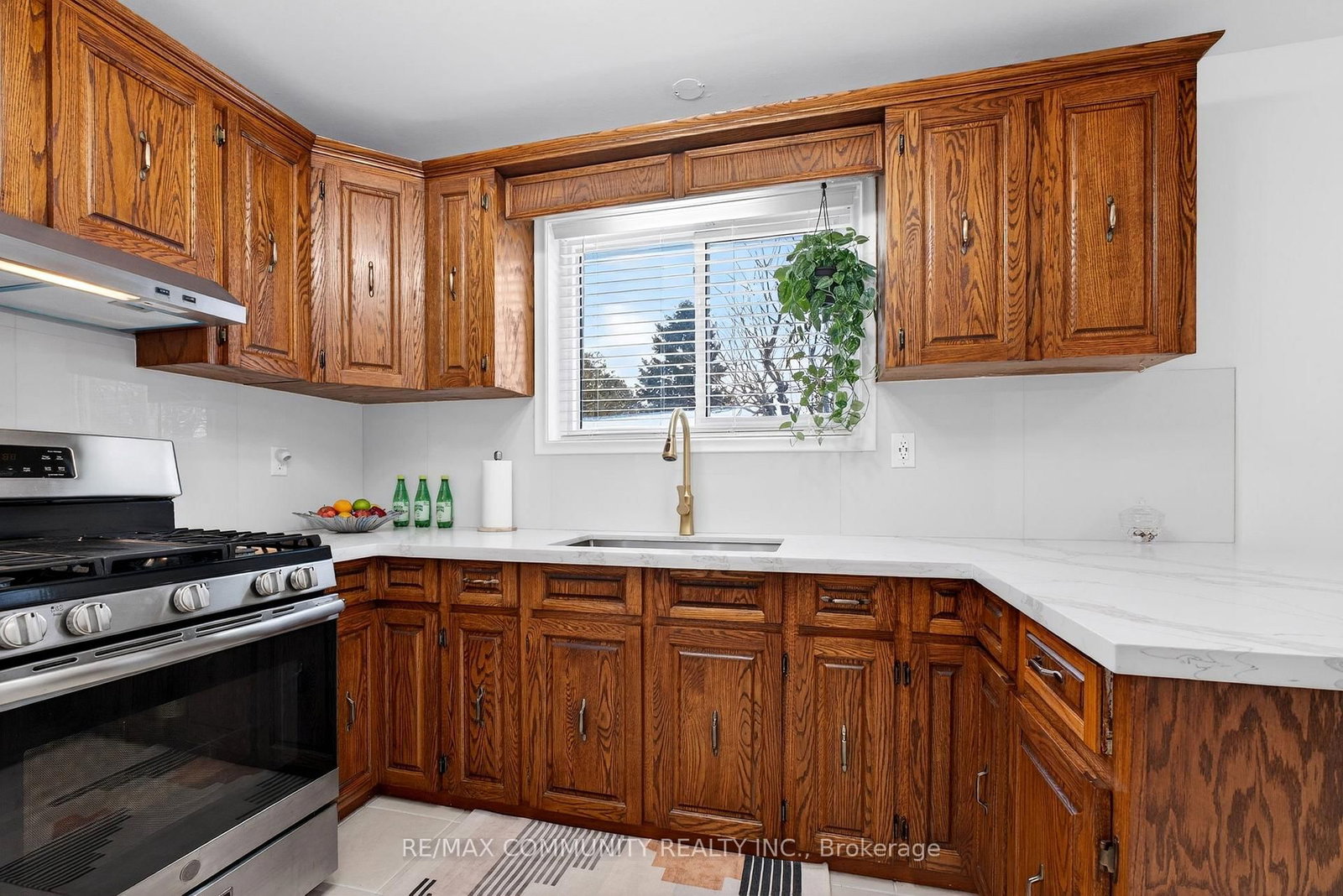 Detached House for sale at 855 Zator Avenue, Pickering, Ontario, L1W 1Y2 - Bay Ridges - MLS: E12770882