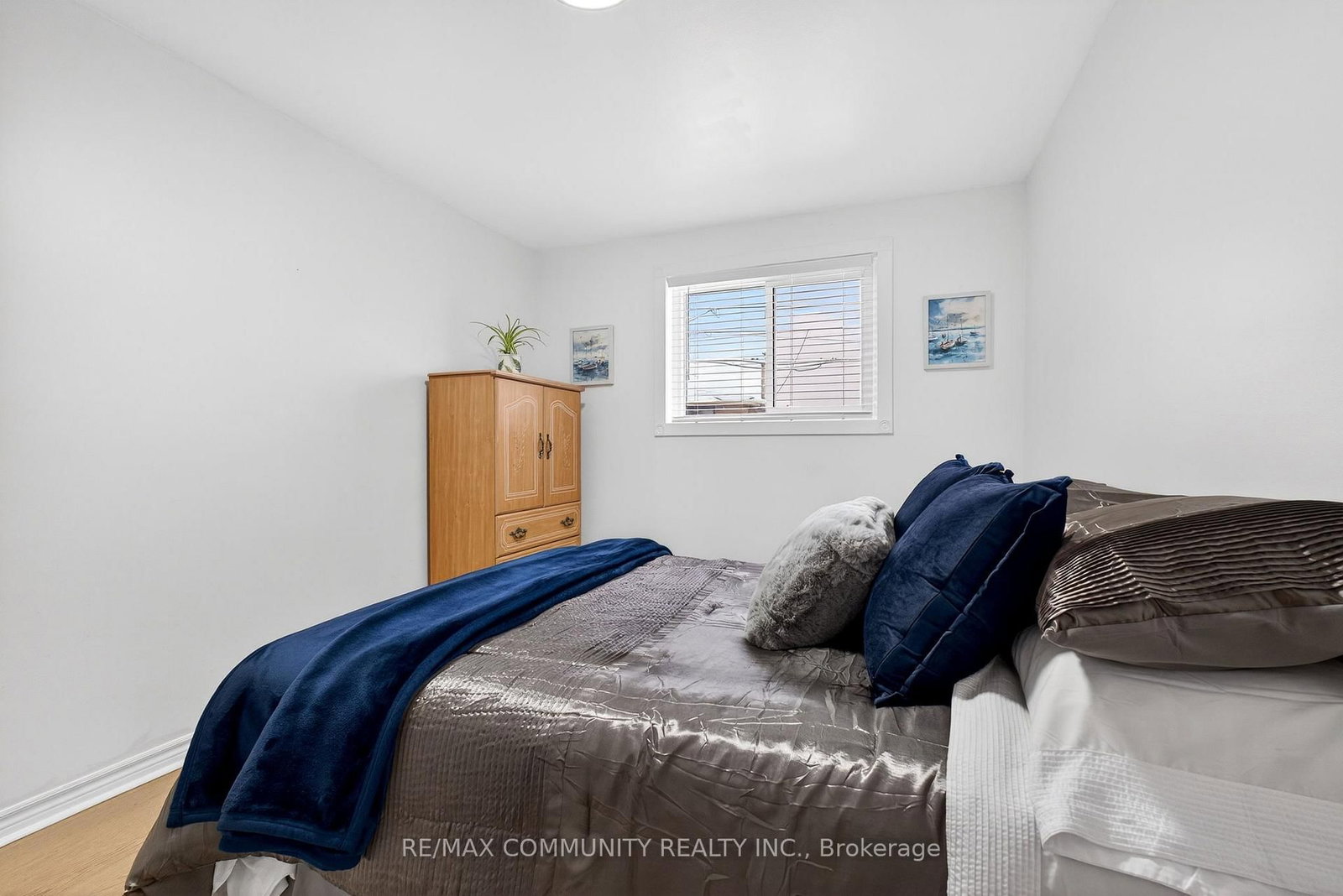 Detached House for sale at 855 Zator Avenue, Pickering, Ontario, L1W 1Y2 - Bay Ridges - MLS: E12770882