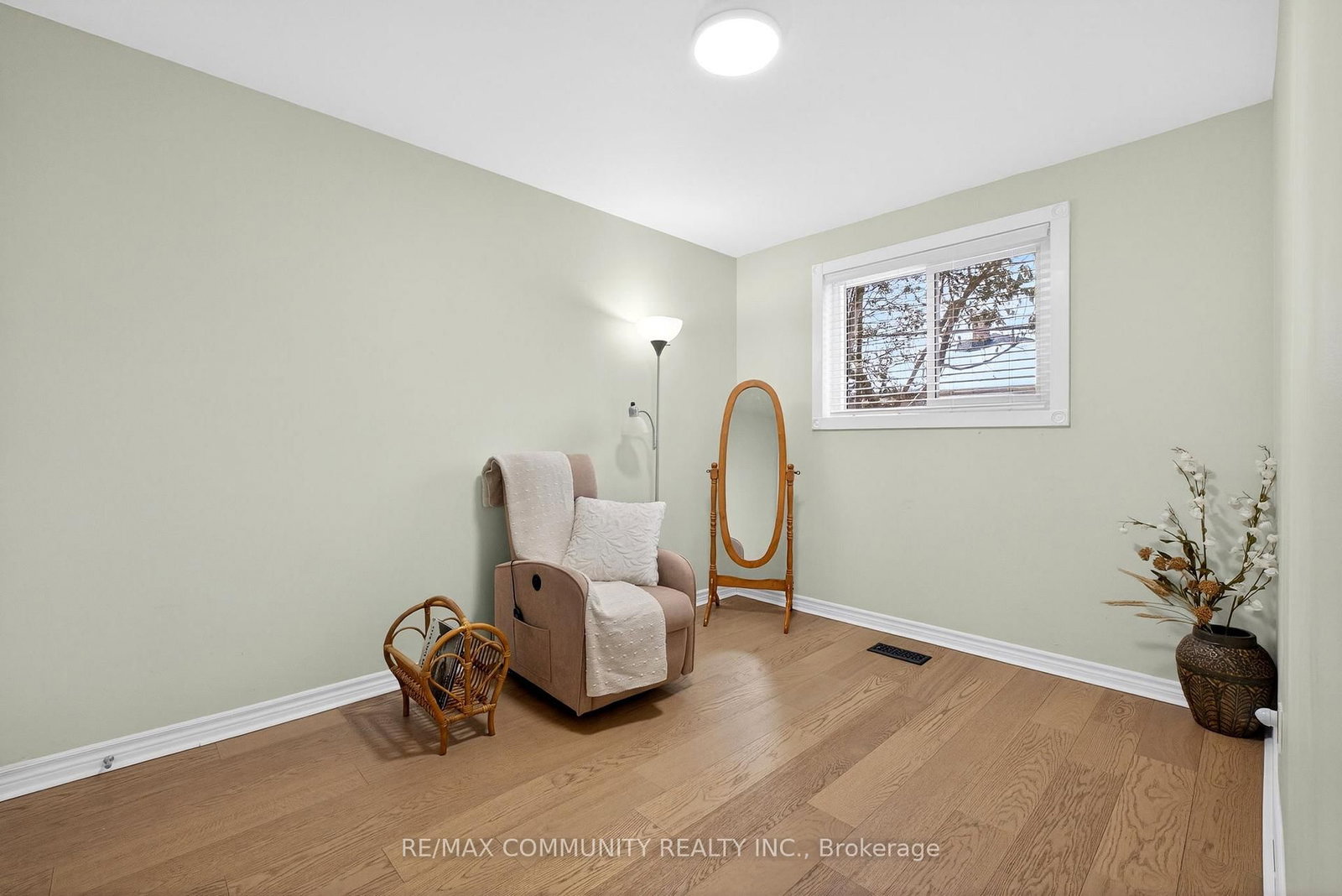 Detached House for sale at 855 Zator Avenue, Pickering, Ontario, L1W 1Y2 - Bay Ridges - MLS: E12770882