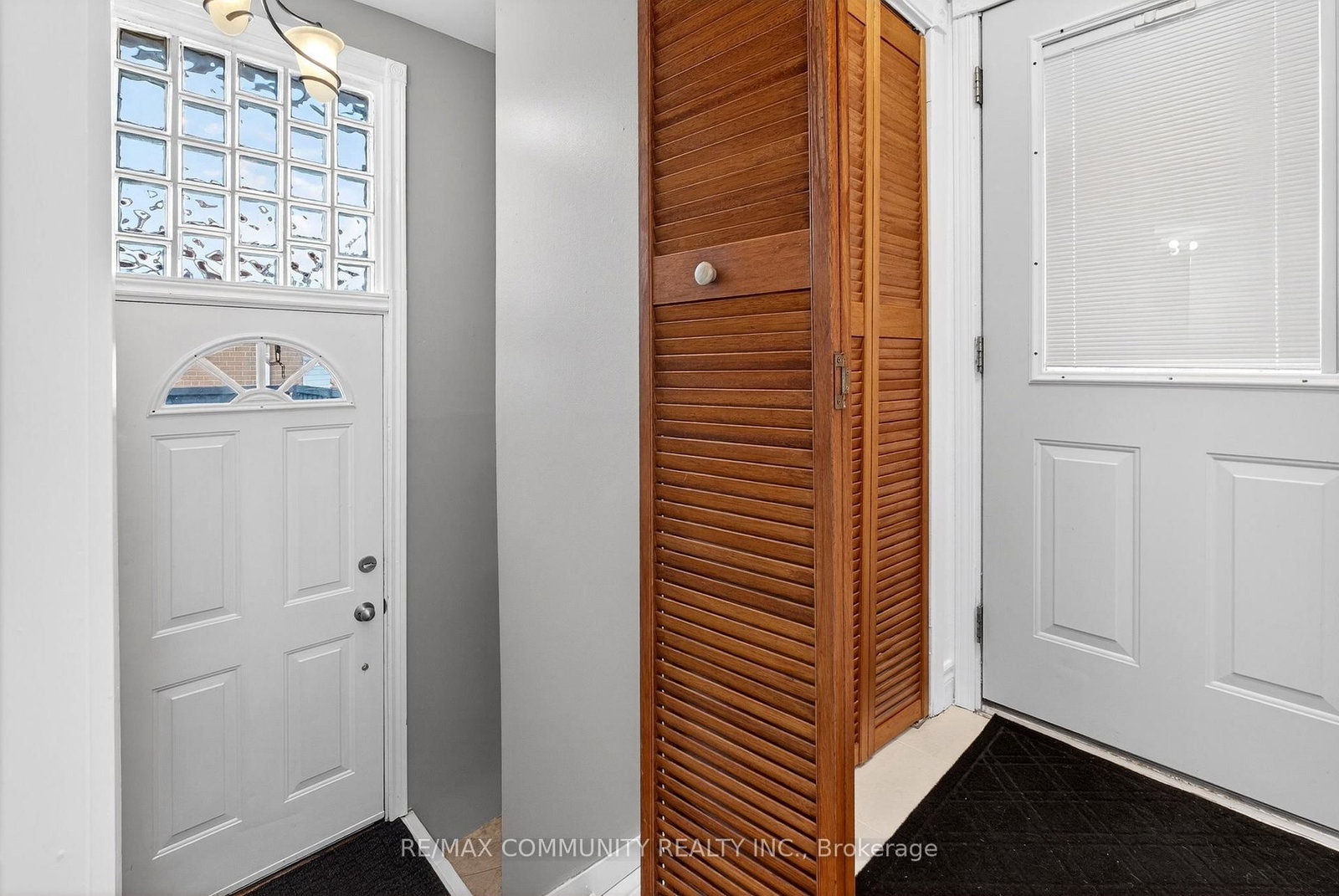 Detached House for sale at 855 Zator Avenue, Pickering, Ontario, L1W 1Y2 - Bay Ridges - MLS: E12770882