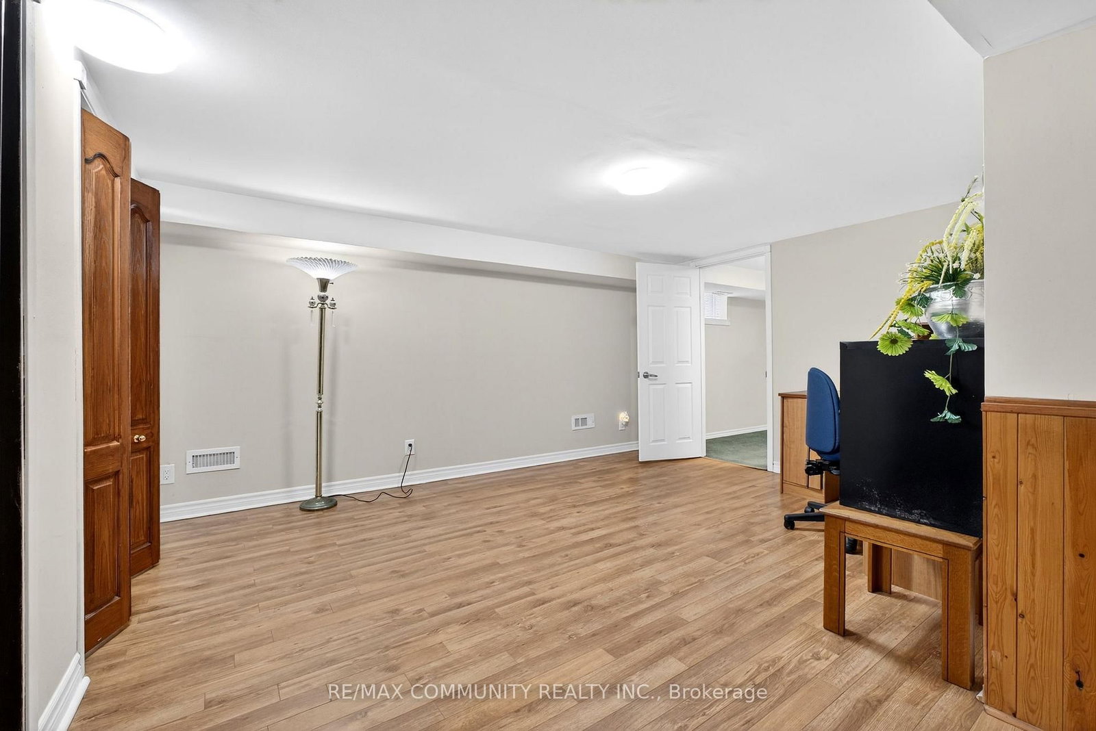 Detached House for sale at 855 Zator Avenue, Pickering, Ontario, L1W 1Y2 - Bay Ridges - MLS: E12770882