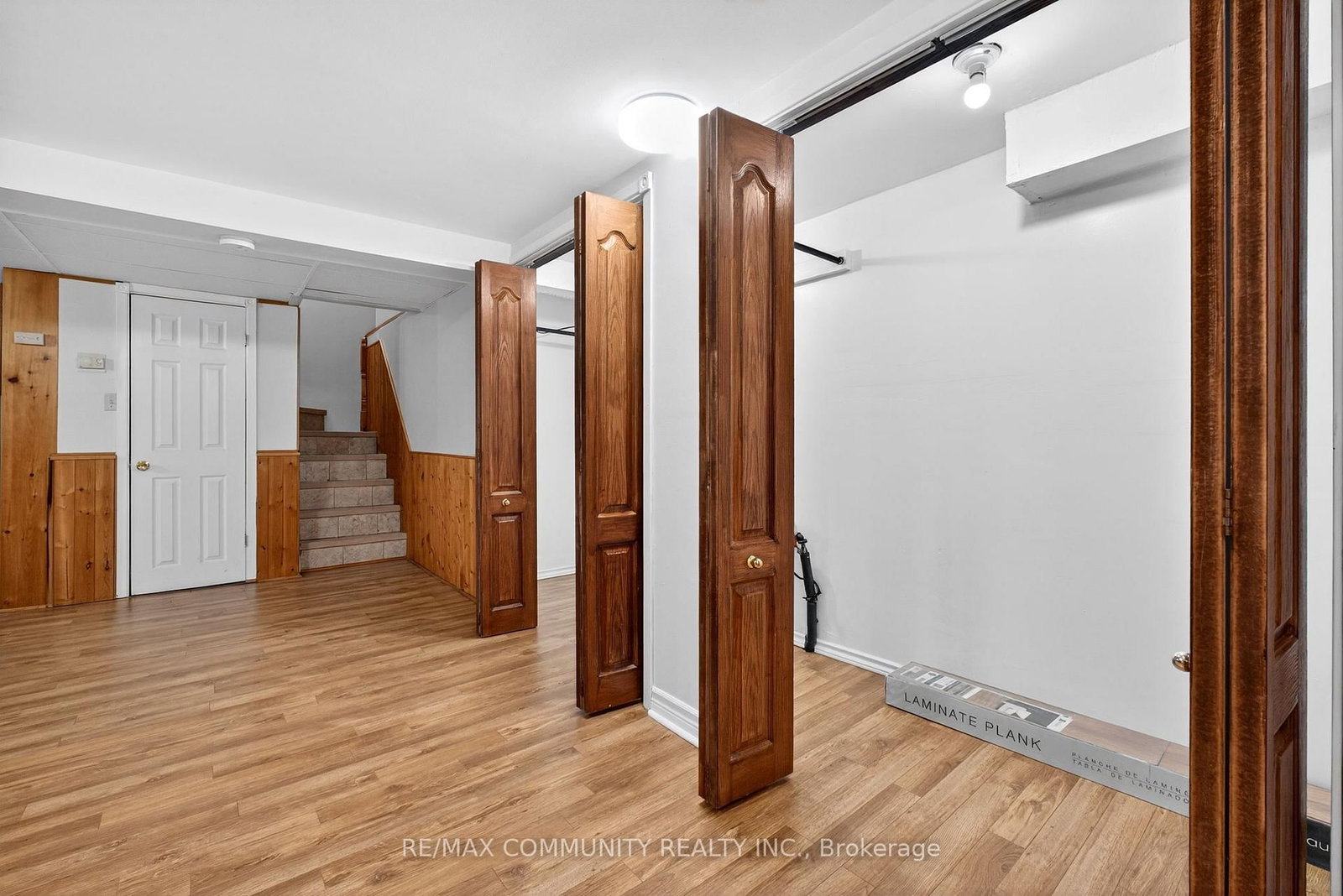 Detached House for sale at 855 Zator Avenue, Pickering, Ontario, L1W 1Y2 - Bay Ridges - MLS: E12770882