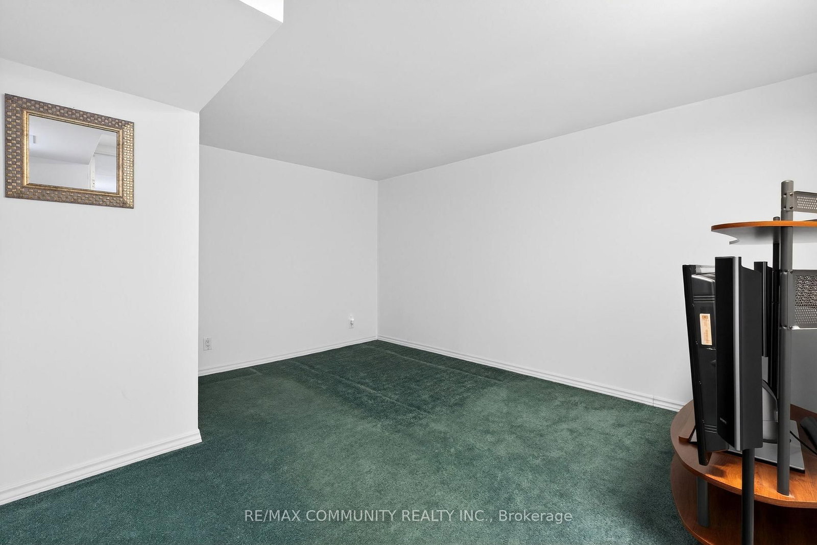 Detached House for sale at 855 Zator Avenue, Pickering, Ontario, L1W 1Y2 - Bay Ridges - MLS: E12770882