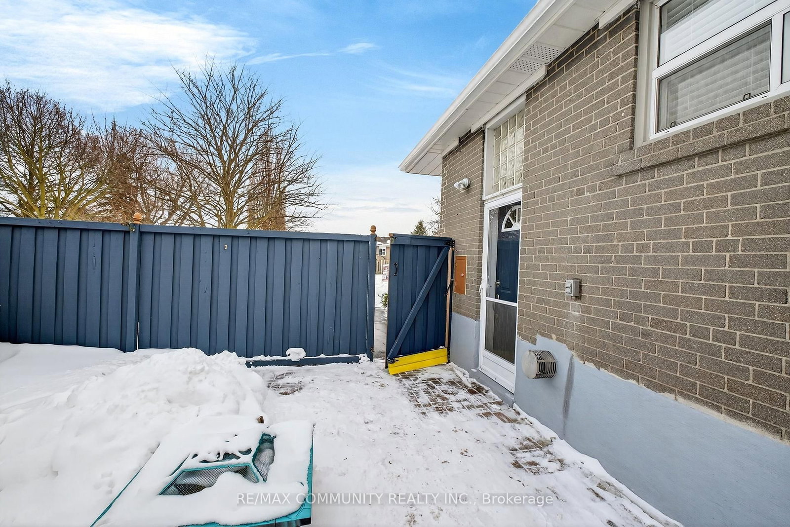 Detached House for sale at 855 Zator Avenue, Pickering, Ontario, L1W 1Y2 - Bay Ridges - MLS: E12770882