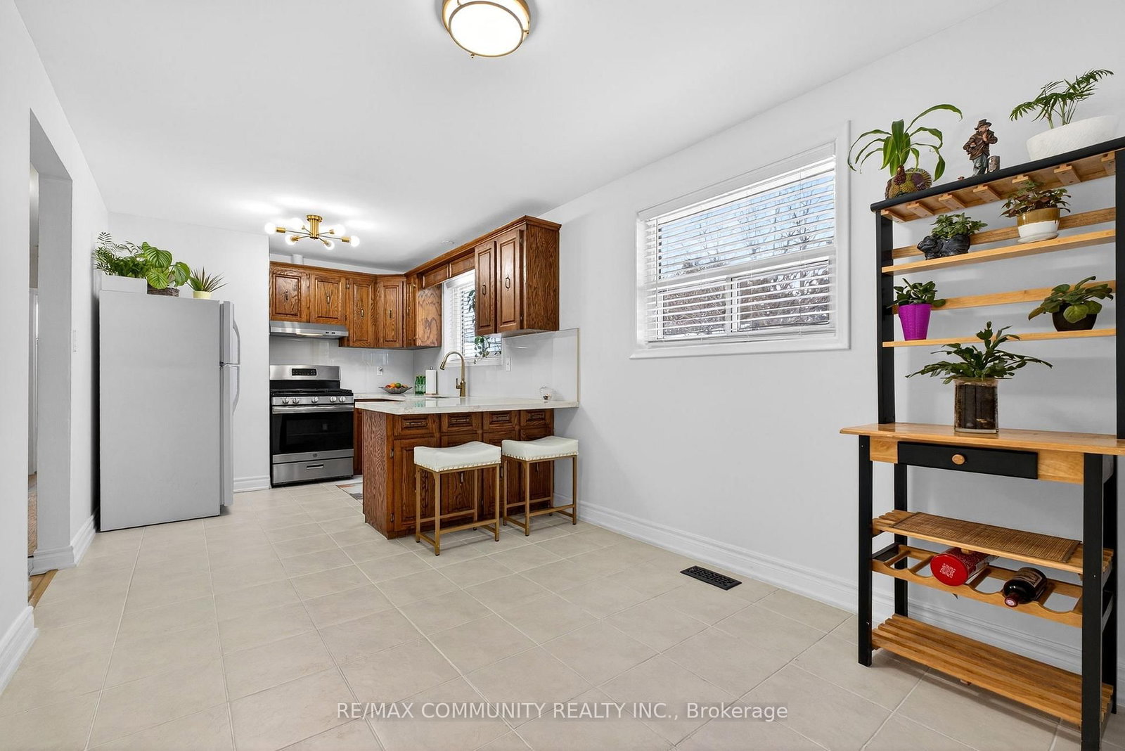 Detached House for sale at 855 Zator Avenue, Pickering, Ontario, L1W 1Y2 - Bay Ridges - MLS: E12770882