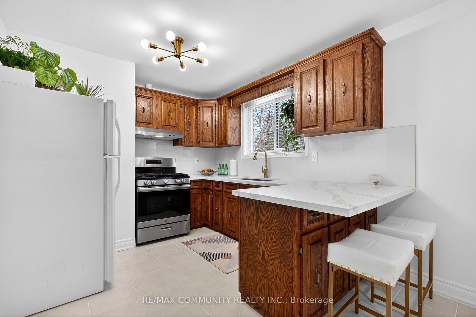 Detached House for sale at 855 Zator Avenue, Pickering, Ontario, L1W 1Y2 - Bay Ridges - MLS: E12770882