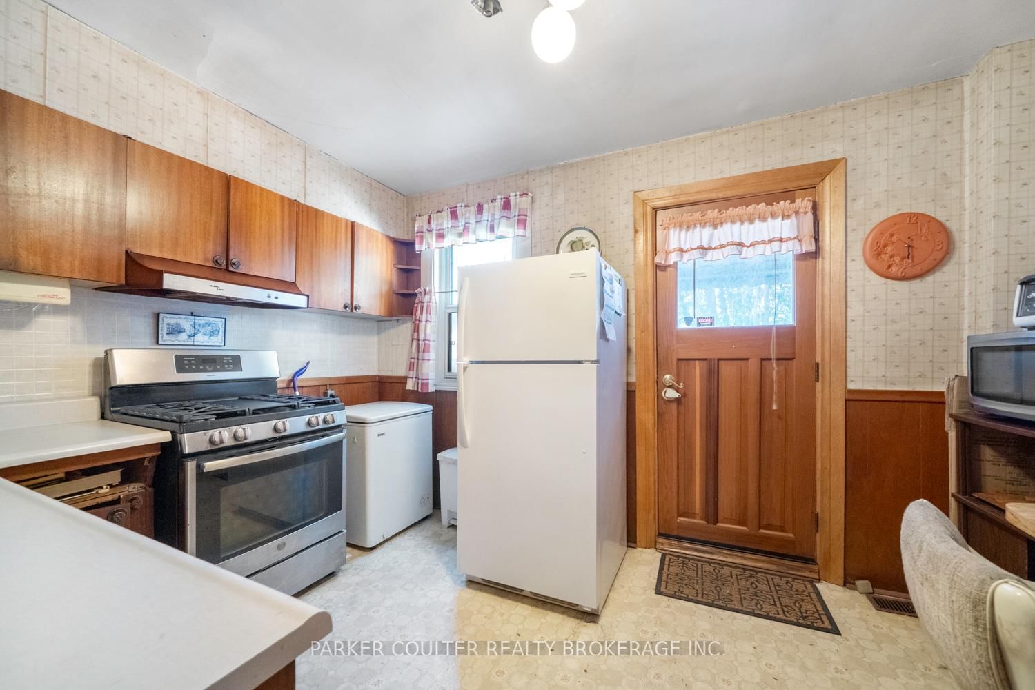 26 Larchmount Avenue • Toronto, ON photo 10