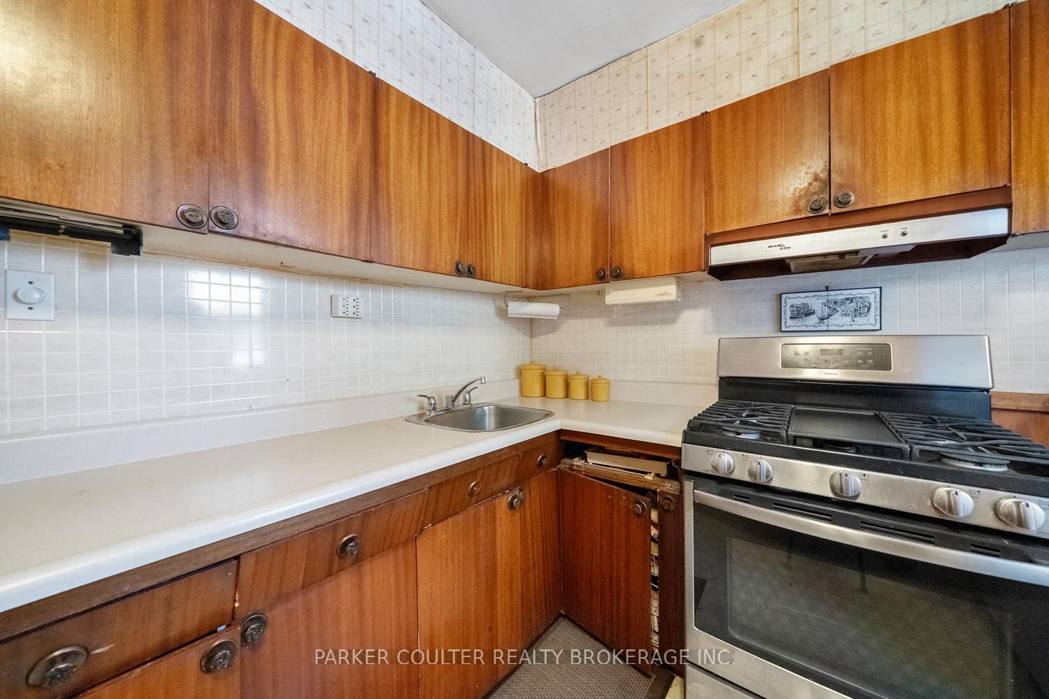 26 Larchmount Avenue • Toronto, ON photo 11