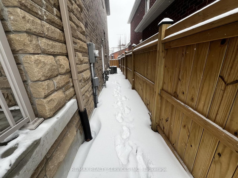 7 Glengowan St, Whitby, L1R 0K8 | Image 2