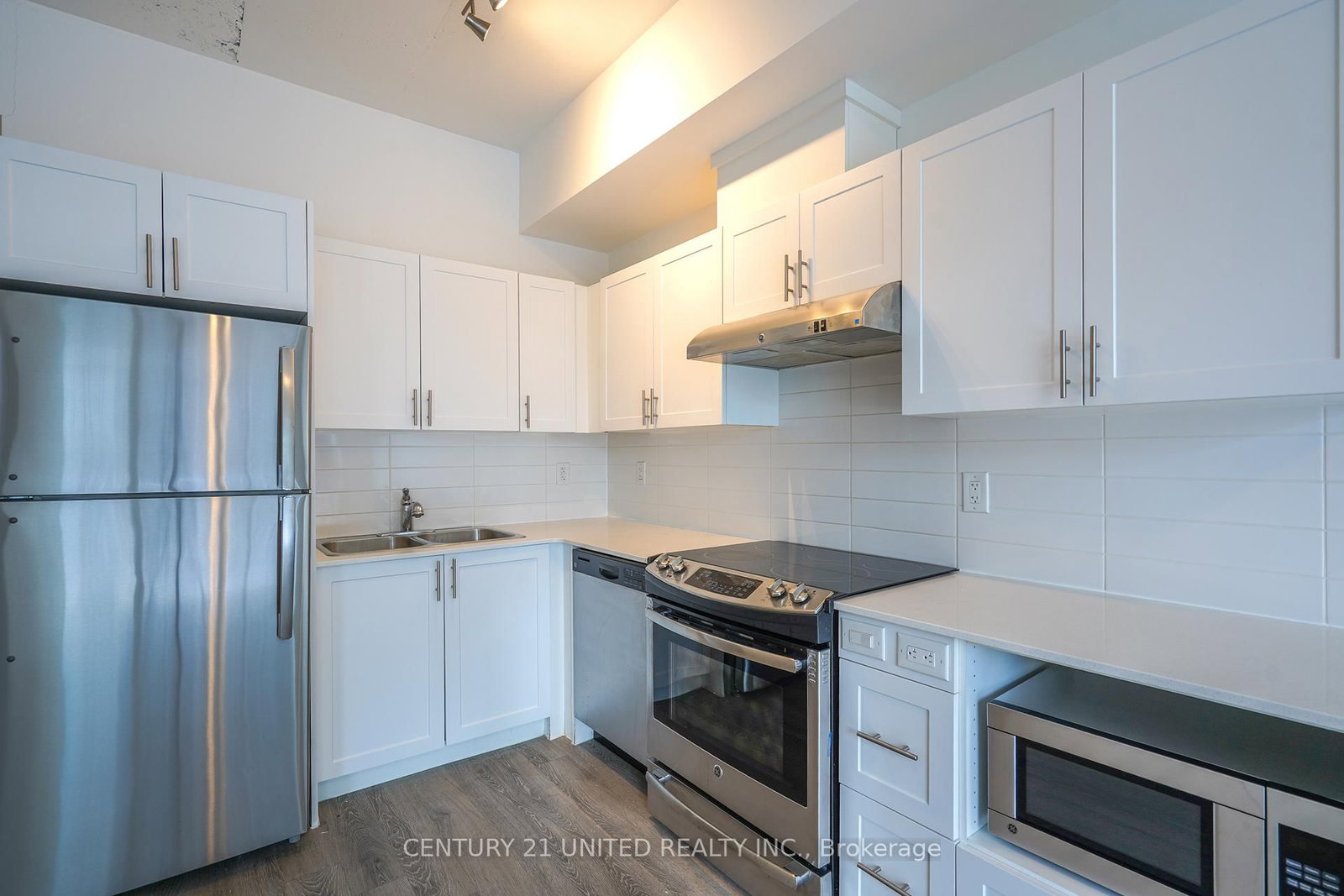 100 Bond Street E, Unit 204 - Photo 2