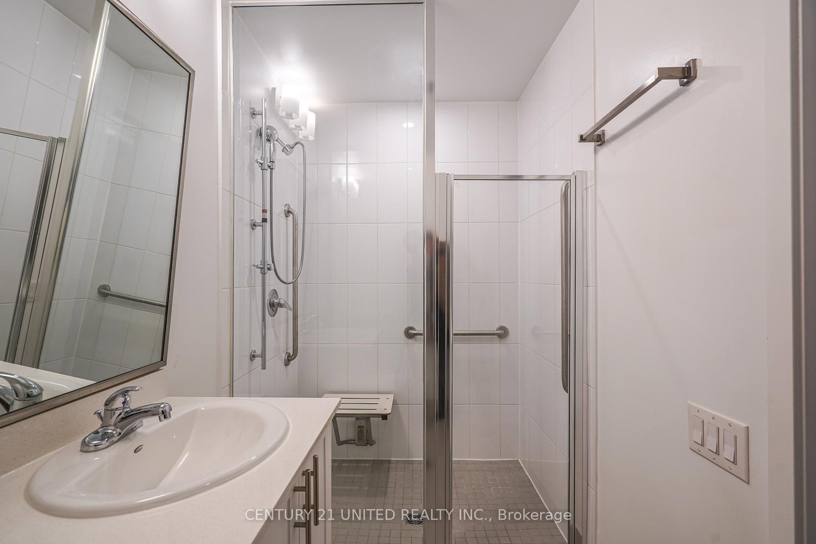 100 Bond Street E, Unit 204 - Photo 8