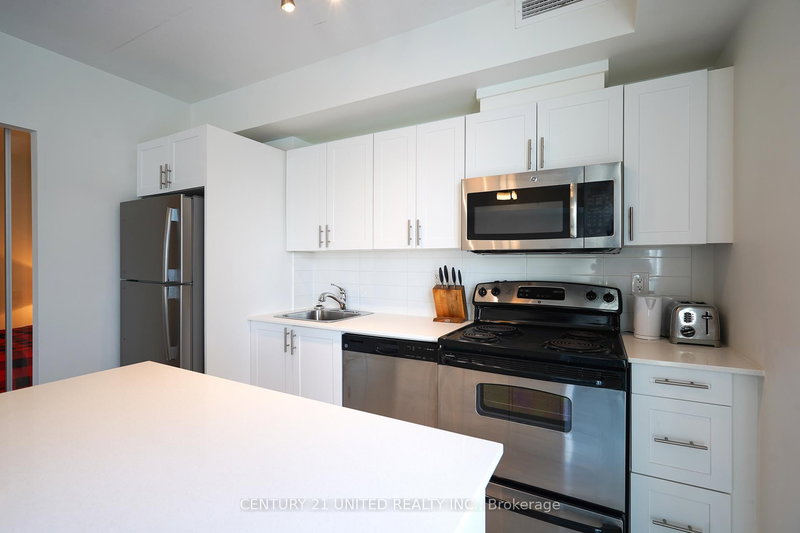 801 - 100 Bond St E, Oshawa, L1G 0B7 | Image 3