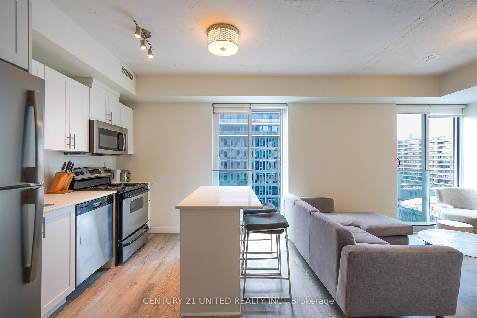 100 Bond Street E, Unit 801 - Photo 4