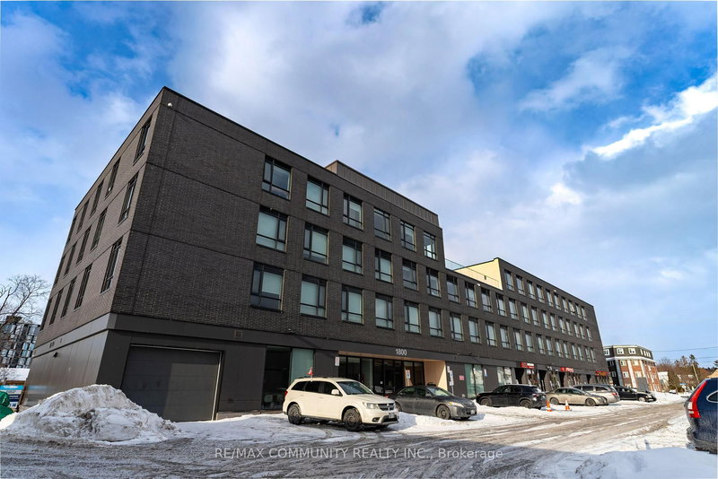 home for lease on 417-1800 Simcoe Street S