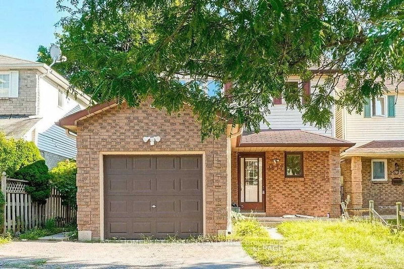 home for lease on 1577 Norwill Crescent