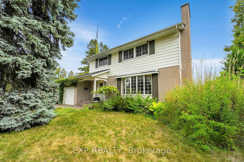 223 Violet Crt, Oshawa, L1G 3E6 | Image 2