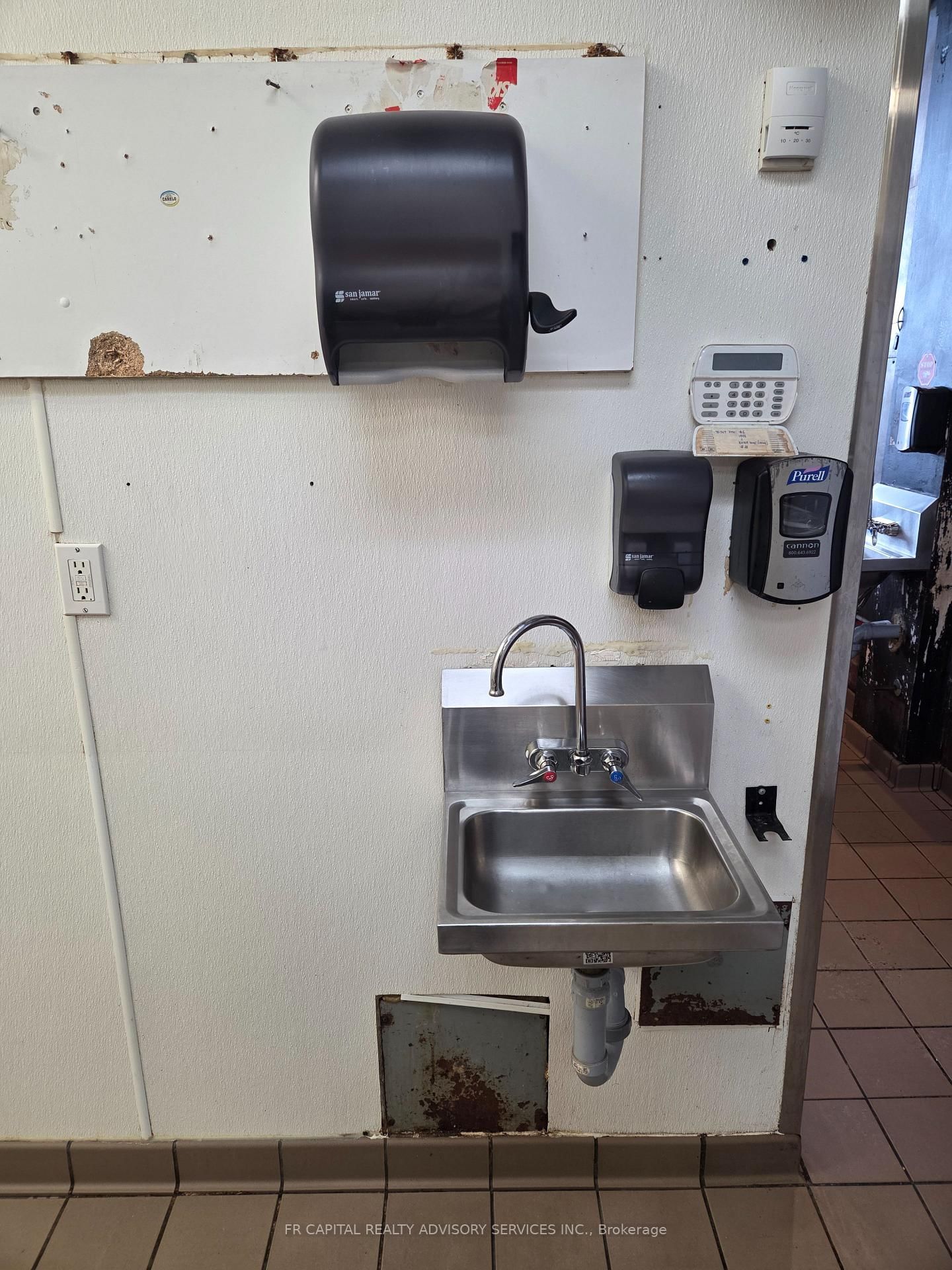 1814 Simcoe Street N, Unit 4 - Photo 13