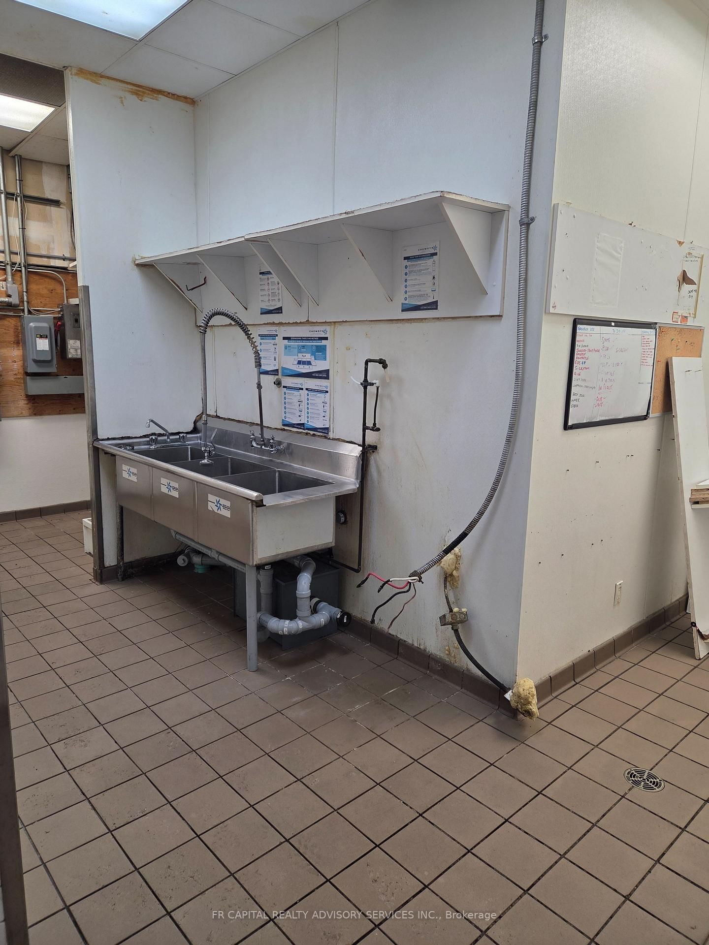 1814 Simcoe Street N, Unit 4 - Photo 14