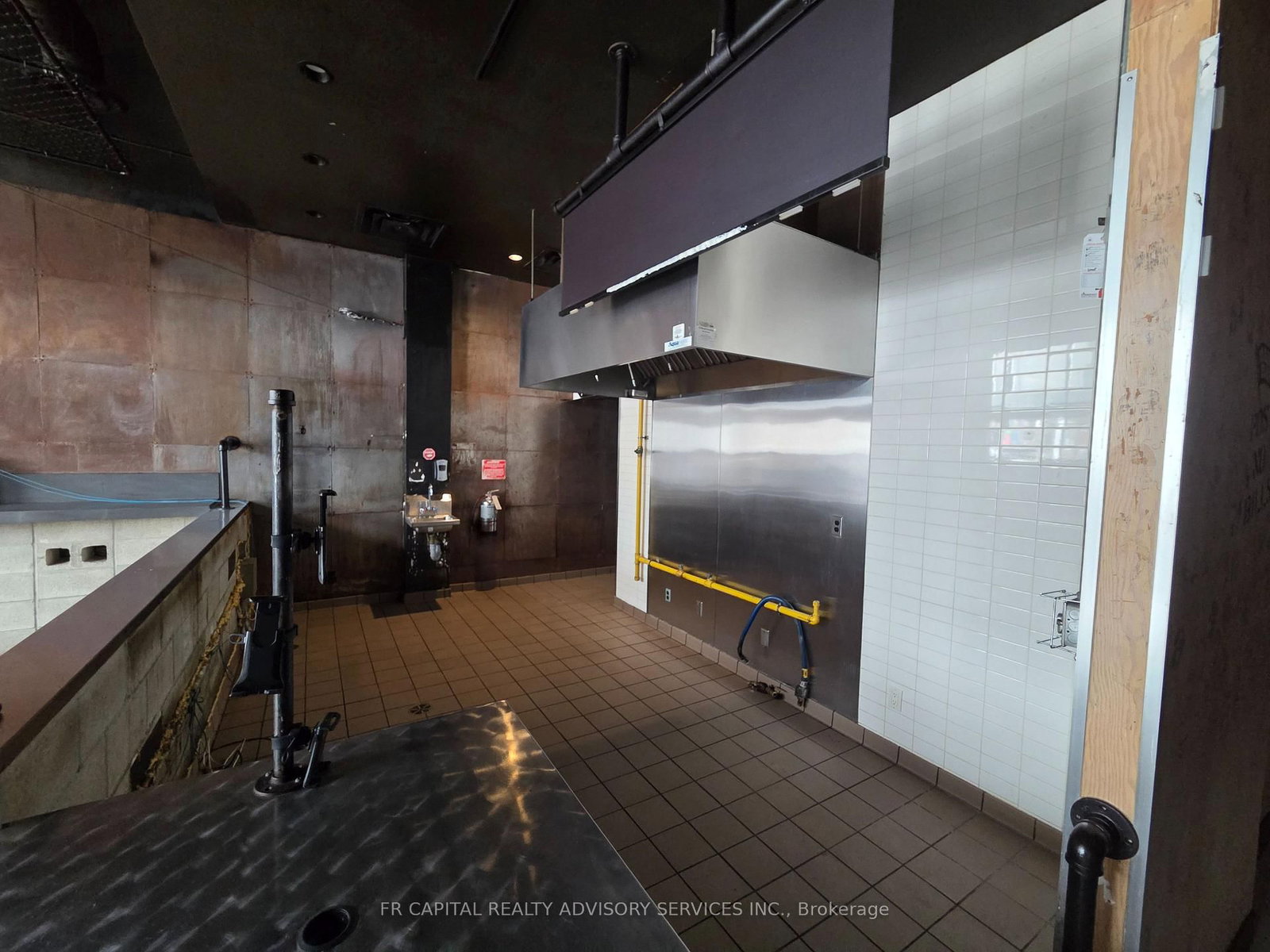 1814 Simcoe Street N, Unit 4 - Photo 8