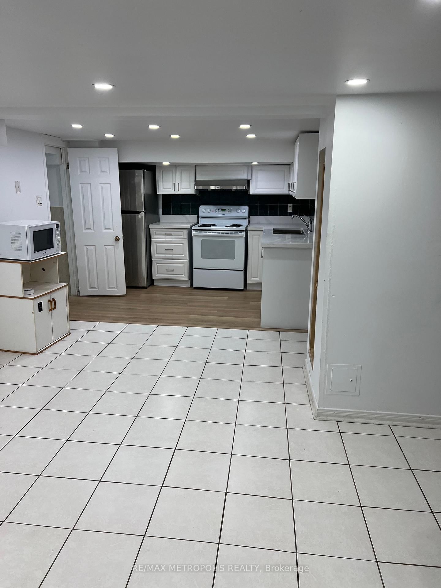 3244 Lawrence Avenue E, Unit BSMT - Photo 9