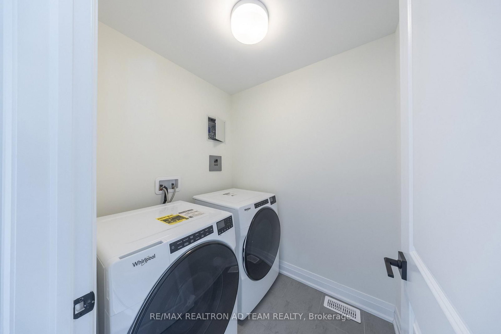 Townhouse for sale at 972 Crowsnest Hollow Avenue, Pickering, Ontario, L1X 0P4 - Rural Pickering - MLS: E12779584