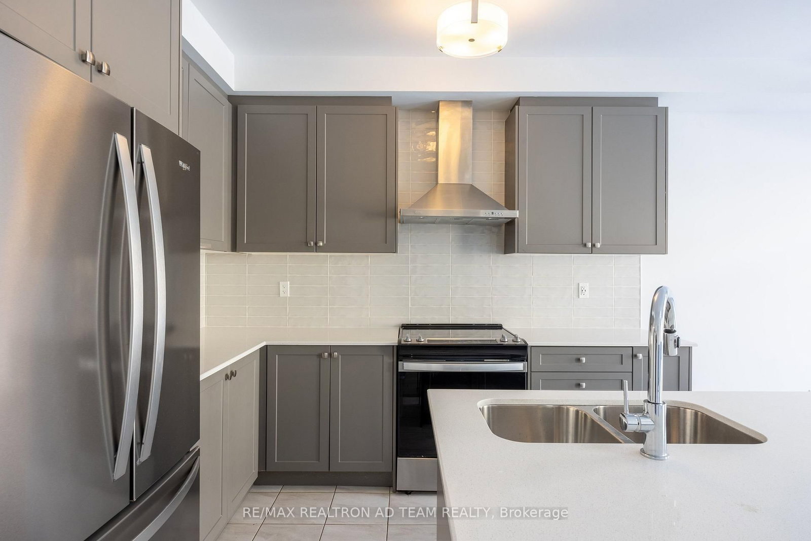 Townhouse for sale at 972 Crowsnest Hollow Avenue, Pickering, Ontario, L1X 0P4 - Rural Pickering - MLS: E12779584