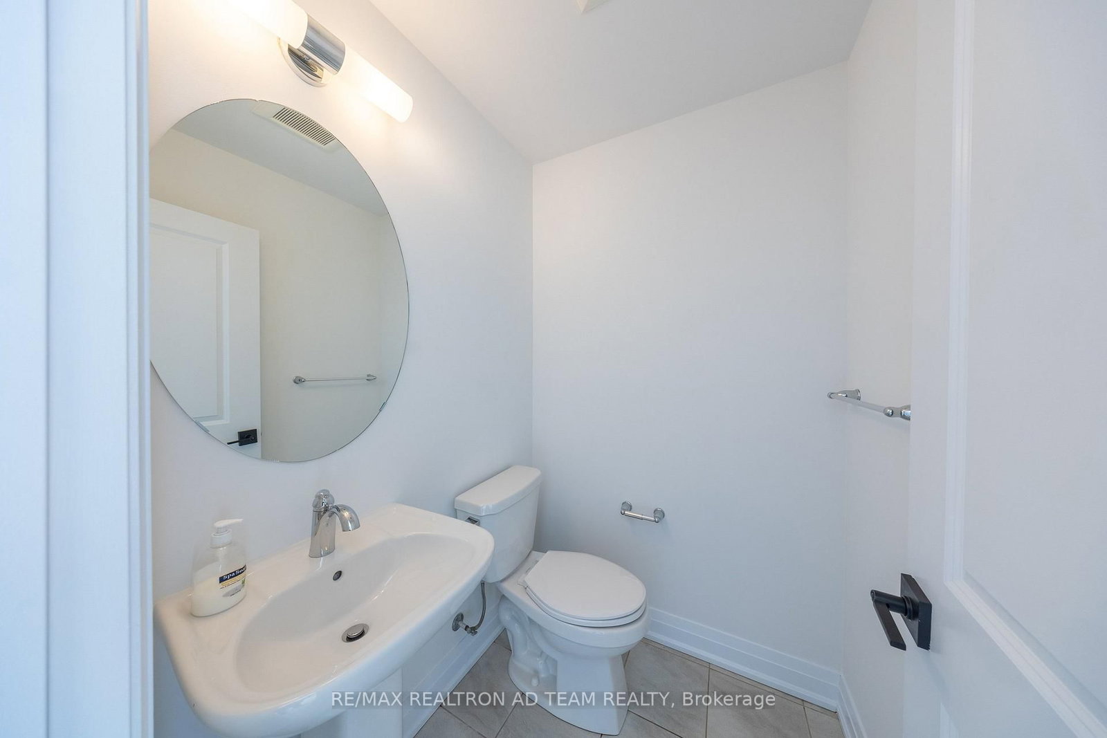 Townhouse for sale at 972 Crowsnest Hollow Avenue, Pickering, Ontario, L1X 0P4 - Rural Pickering - MLS: E12779584