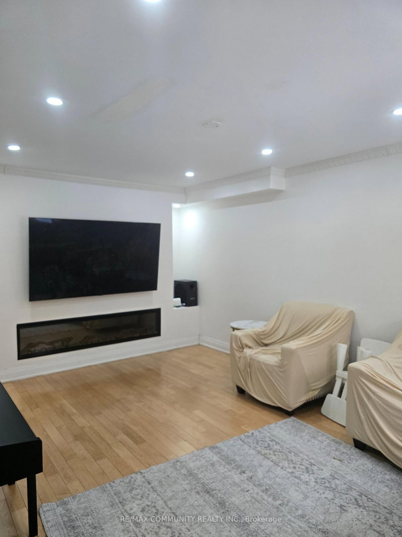 8 Carmichael Dr N, Whitby, L1N 9A4 | Image 3