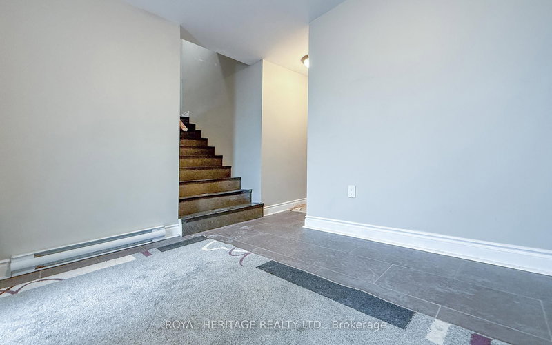 100 Cromwell Ave, Oshawa, L1J 4T6 | Image 2