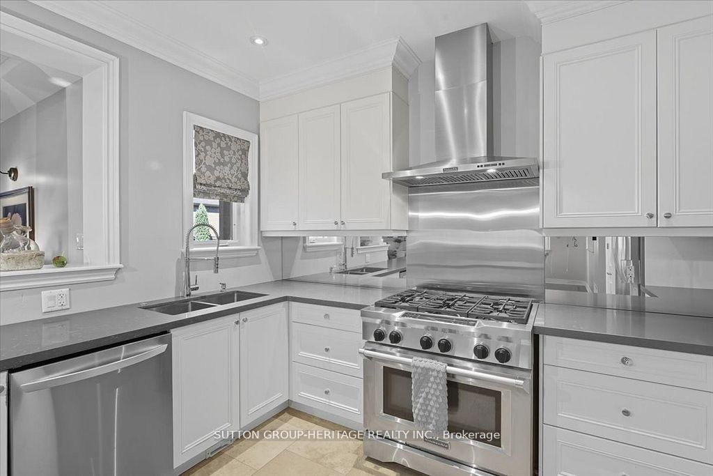 Detached House for sale at 22 Glengowan Street, Whitby, Ontario, L1R 0K9 - Taunton North - MLS: E12782204