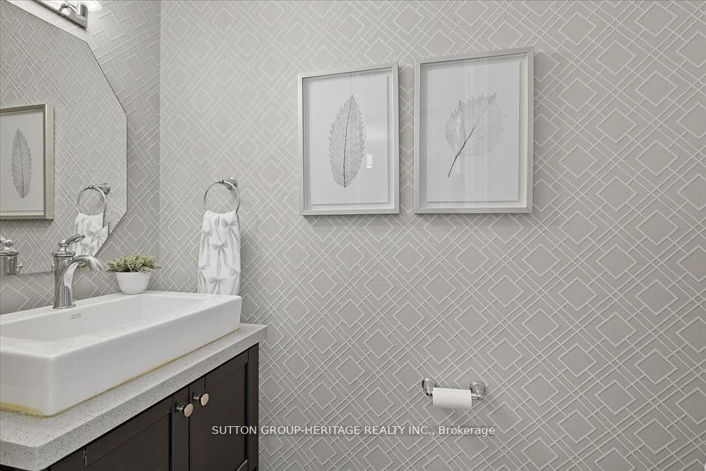 Detached House for sale at 22 Glengowan Street, Whitby, Ontario, L1R 0K9 - Taunton North - MLS: E12782204