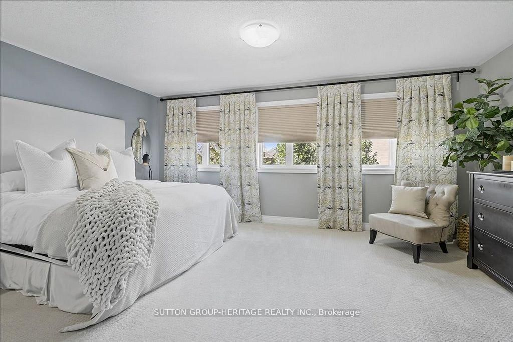 Detached House for sale at 22 Glengowan Street, Whitby, Ontario, L1R 0K9 - Taunton North - MLS: E12782204